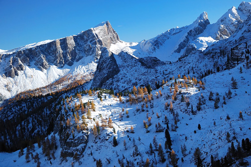 Počátek zimy u Cinque Torri v italských Dolomitech